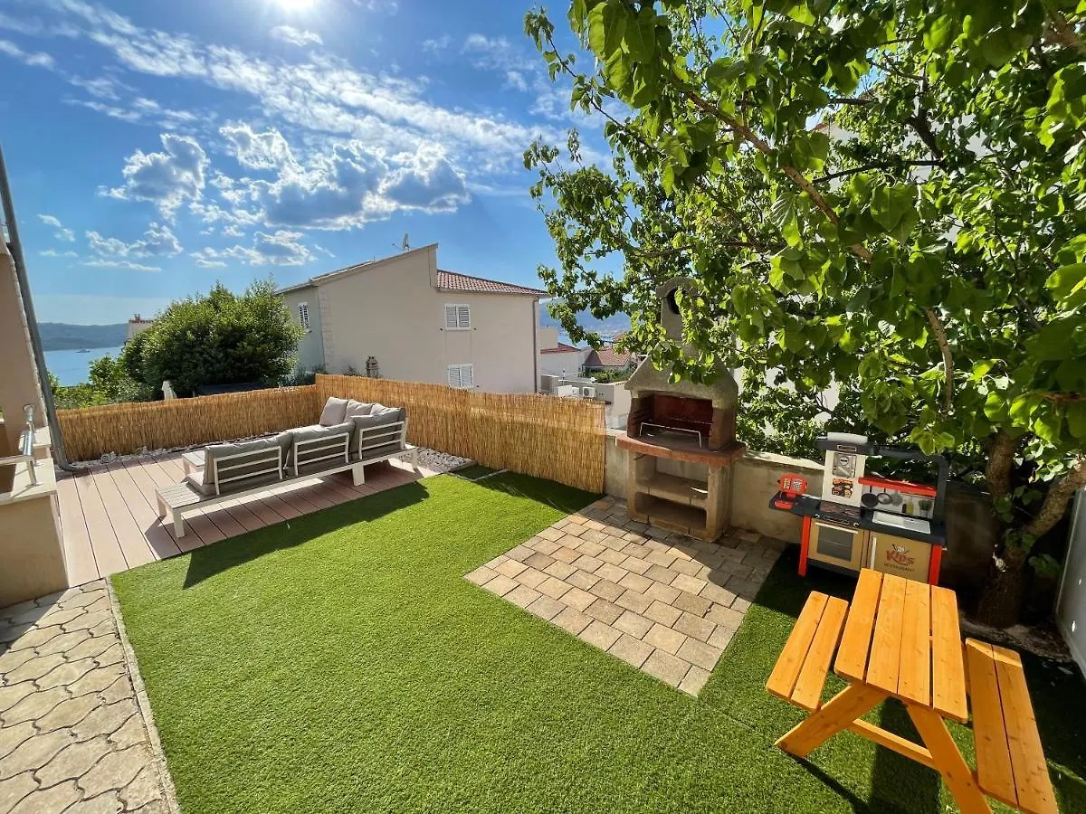Room5 Fuer Familien&Freunde, Strandnaehe, Meerblick Trogir
