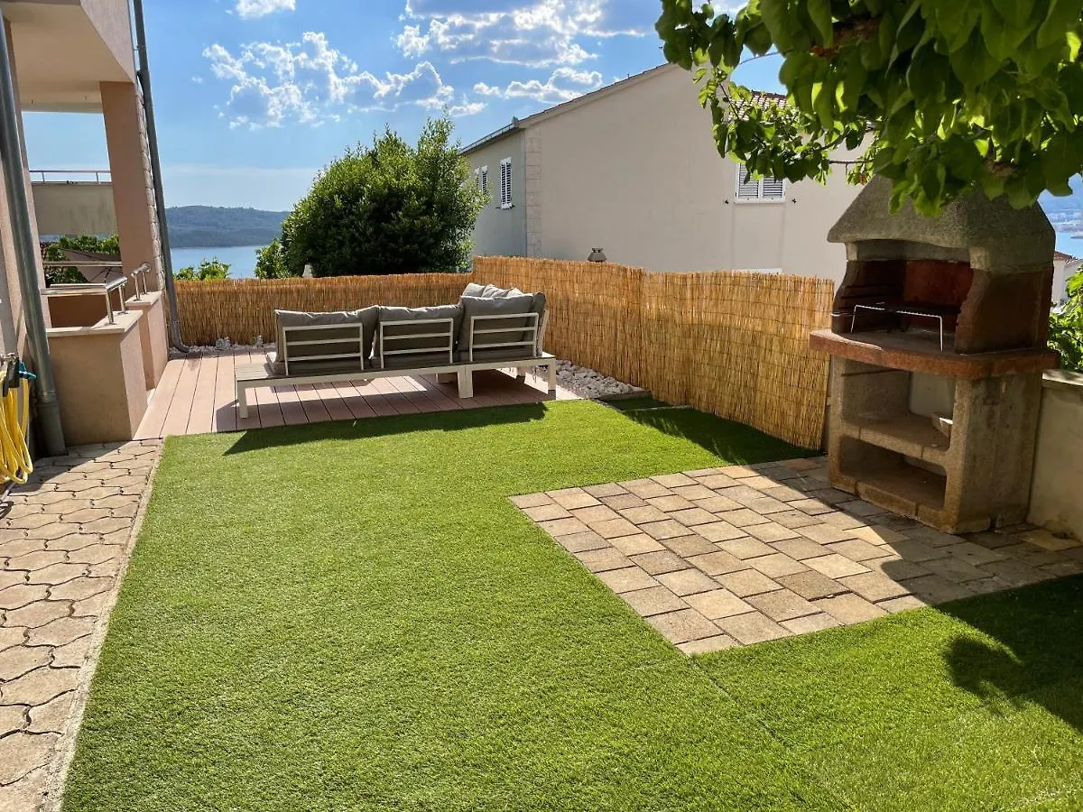 Room5 Fuer Familien&Freunde, Strandnaehe, Meerblick Trogir Apartment